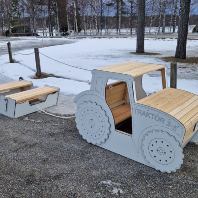 Sibirisk Traktor med gödsel/personvagn